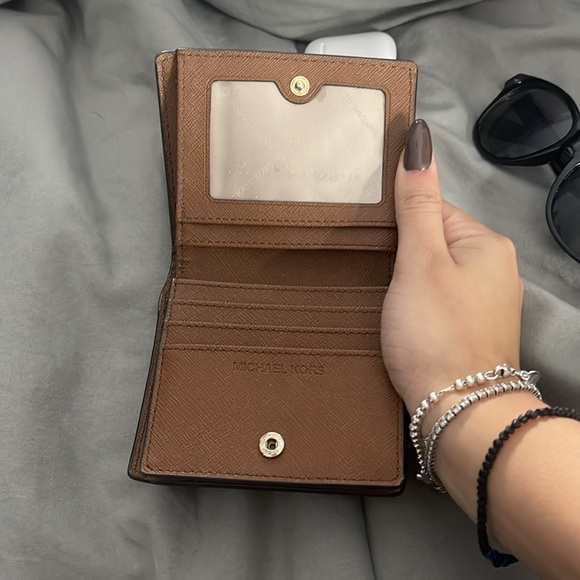 Michel kors wallet - Picture 3 of 3